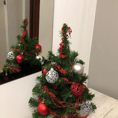 Modern Red Apartment Львов Экстерьер фото